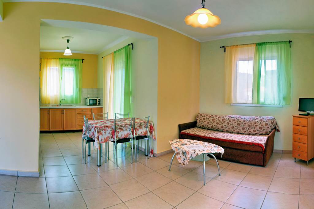 MJT_86305_Yakinthos_Garden_1223_04.jpg