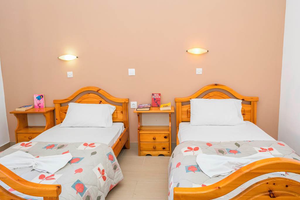 ZTH_81235_Costas_Apartments_1019_12.jpg