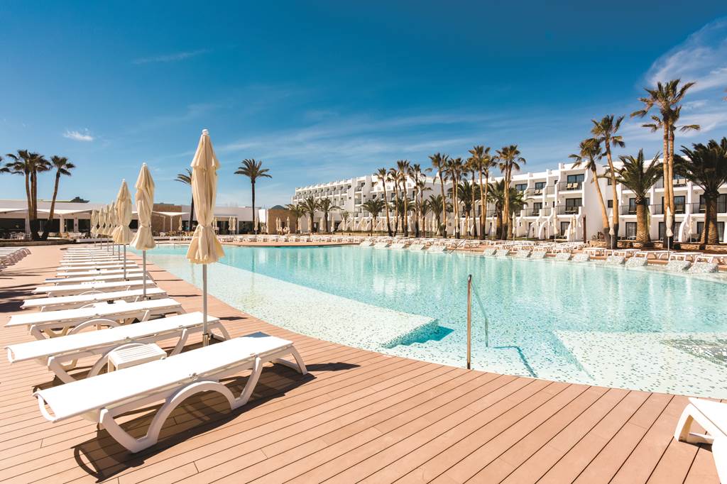 IBZ_72616_Grand_Palladium_White_Island_Resort_Spa_0515_04.jpg
