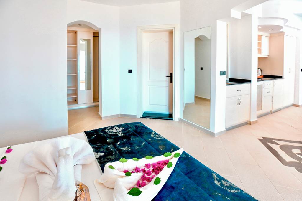 DLM_88641_Sertil_Deluxe_Tropical_Suites_1224_23.jpg