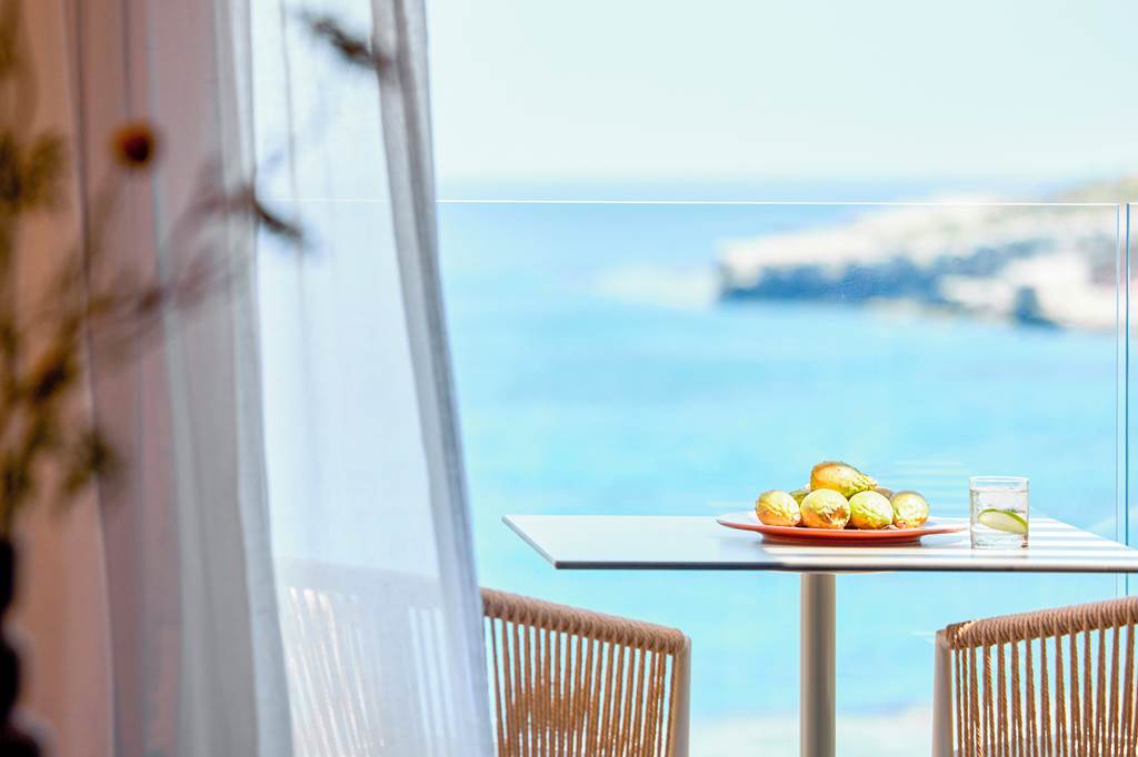 RHO_85402_Elissa_Lifestyle_Resort_0523_19.jpg