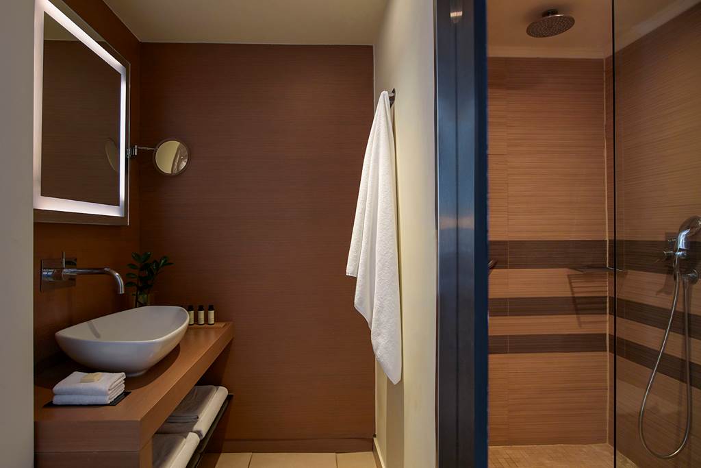 RHO_83378_Ixian_Grand_&_All_Suites_0422_02.jpg