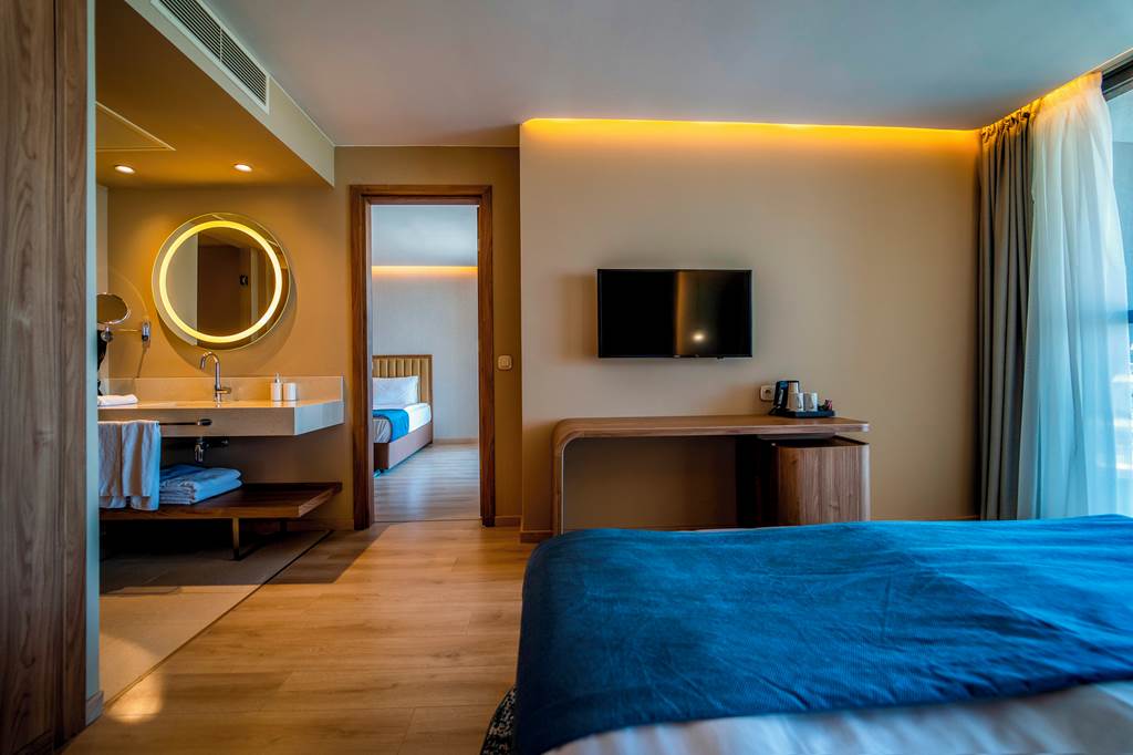 BOJ_79197_Wave_Resort_1121_01.jpg
