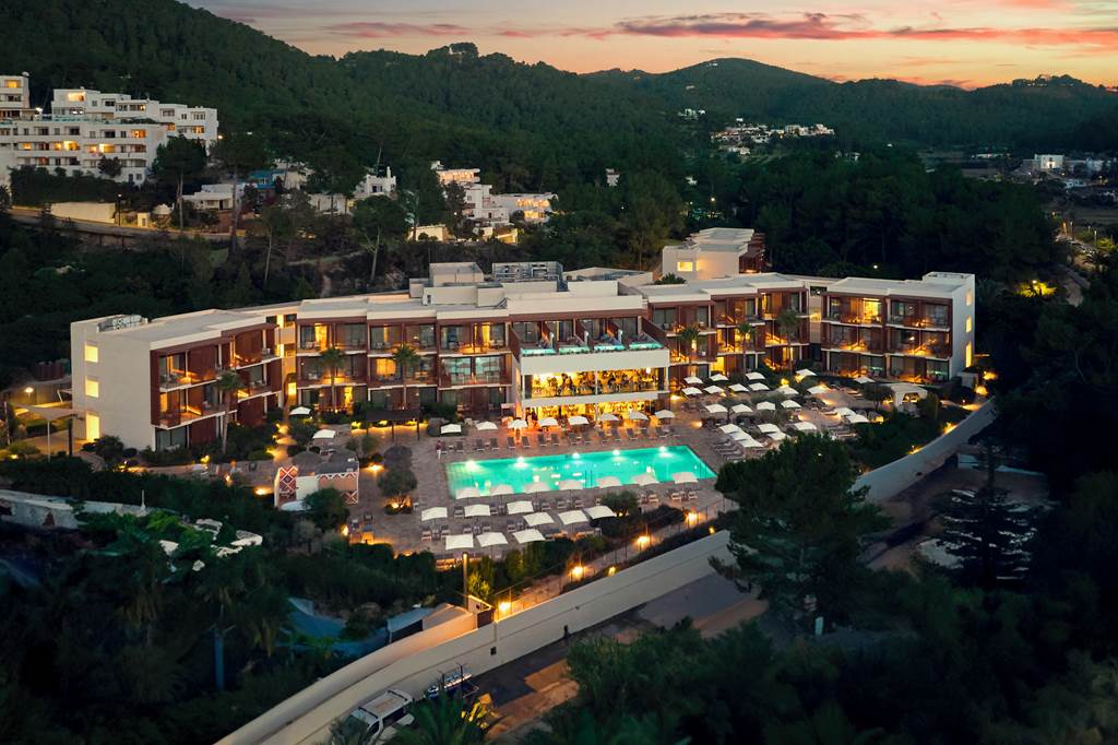 IBZ_78023_Cala_San_Miguel_The_Club_Curio_Collection_by_Hilton_0125_19.jpg