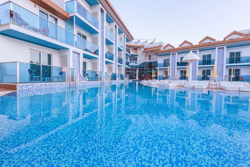 DLM_75707_Ocean_Blue_Hotel_0817_05.jpg