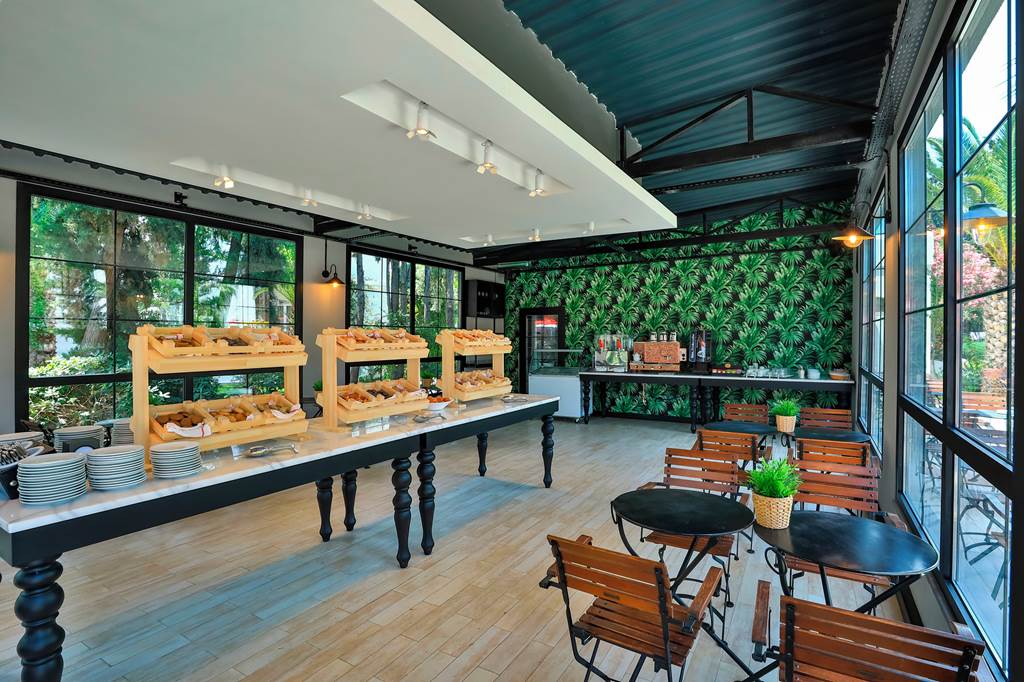 BJV_71548_Very_Chic_Hotel_0719_06.jpg