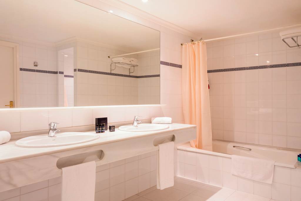 GRO_73531_htop_Caleta_Palace_0424_08.jpg