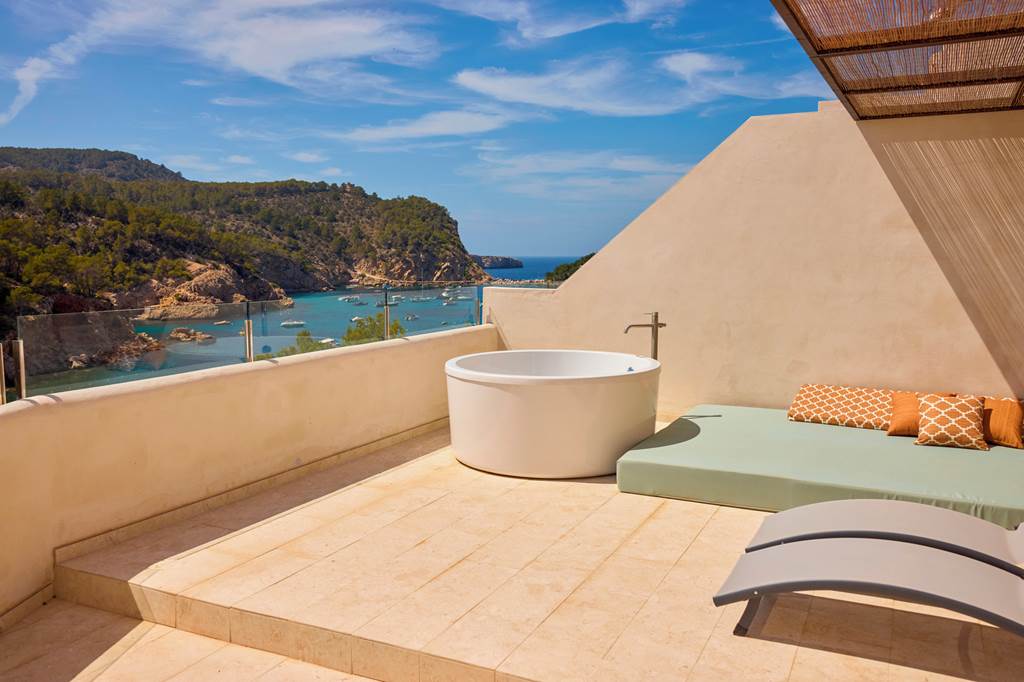 IBZ_71892_Cala_San_Miguel_Hotel_Ibiza_Curio_Collection_by_Hilton_0824_05.jpg