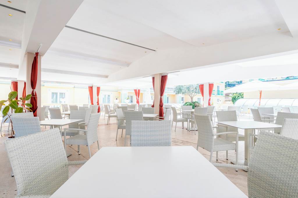 NAP_73331_Grand_Hotel_La_Pace_0523_21.jpg
