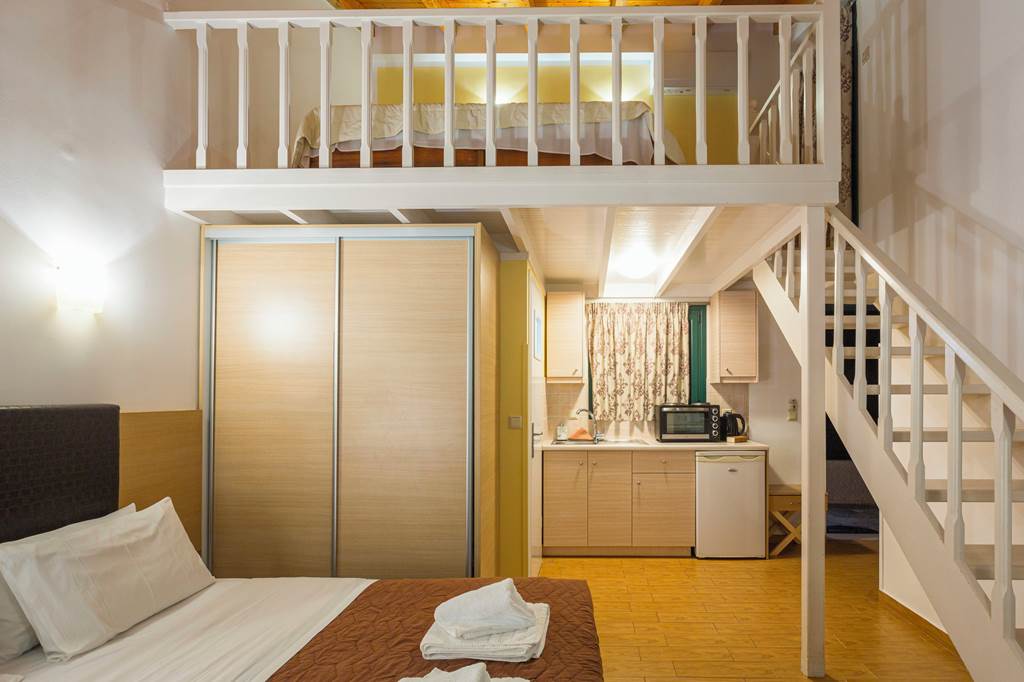 KLX_85716_Palataki_Villas_0823_26.jpg