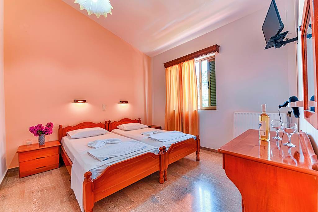 EFL_73497_Ionis_Hotel_0220_01.jpg