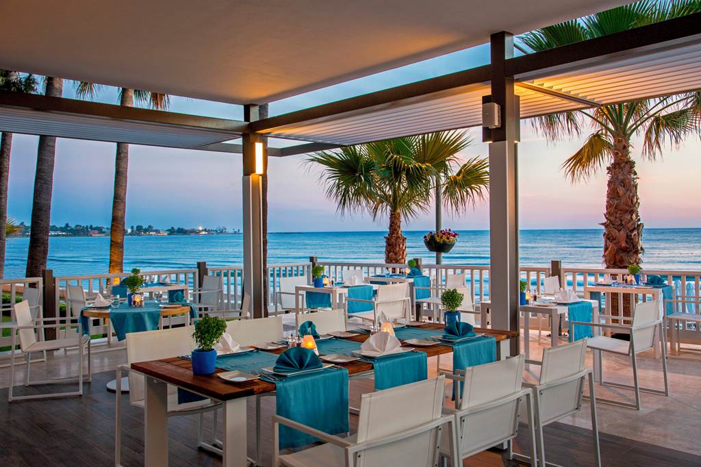 AYT_74039_Acanthus_&_Cennet_Barut_Collection_1223_06.jpg
