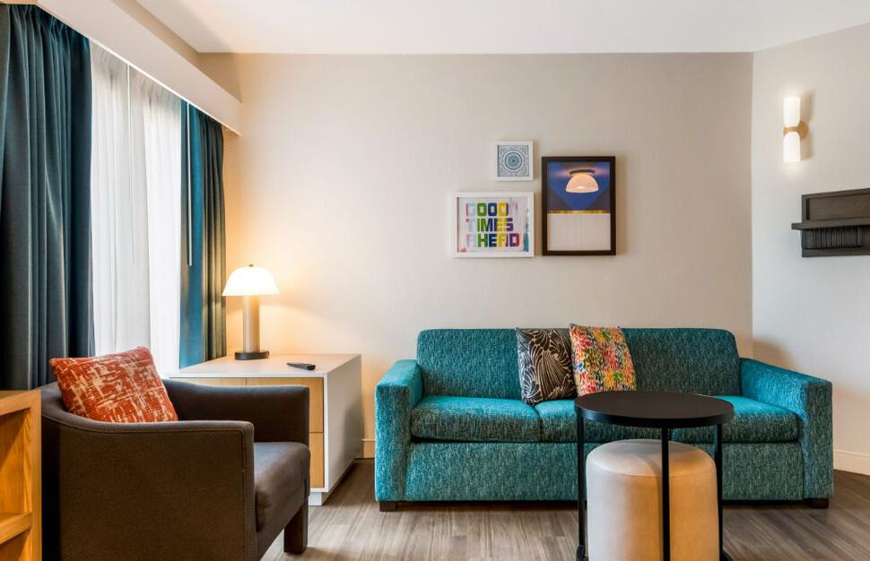 Sonesta-ES-Suites-Orlando-International-Drive-8.jpg