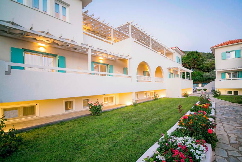 JSI_82491_Sunrise_Village_1020_01.jpg