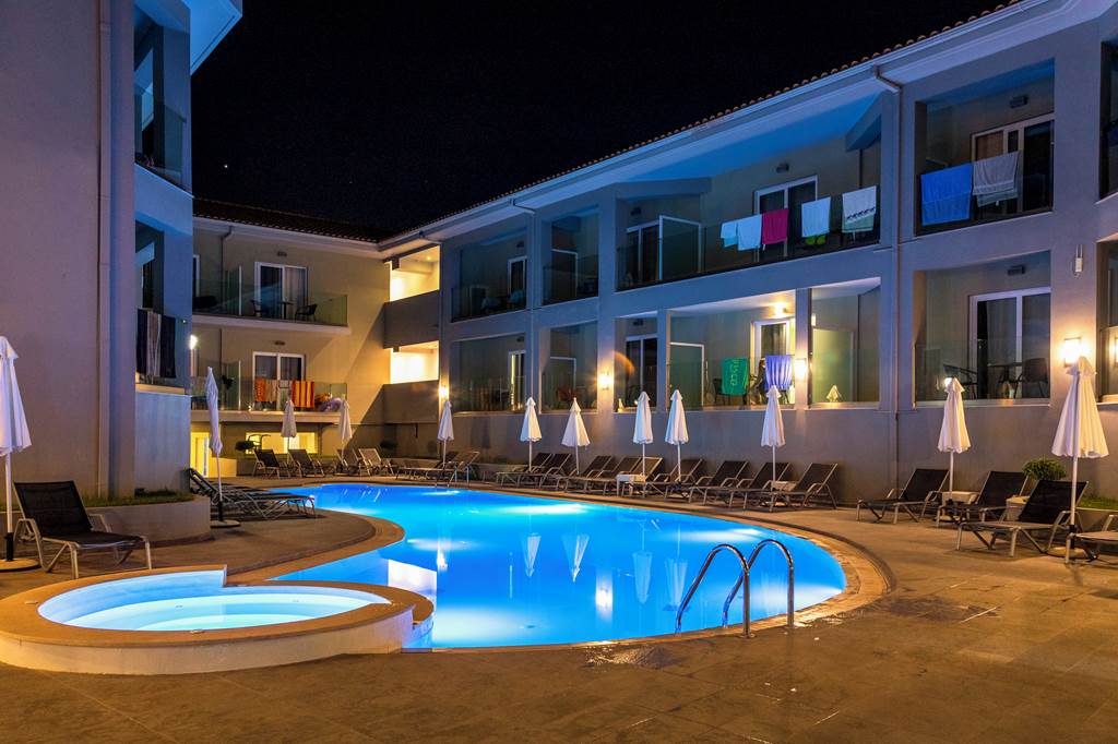 ZTH_83967_White_Olive_Premium_Hotel_1022_01.jpg