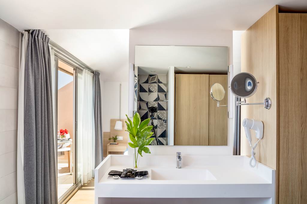 GRO_73328_Aqua_Htl_Onabrava_0818_06.jpg