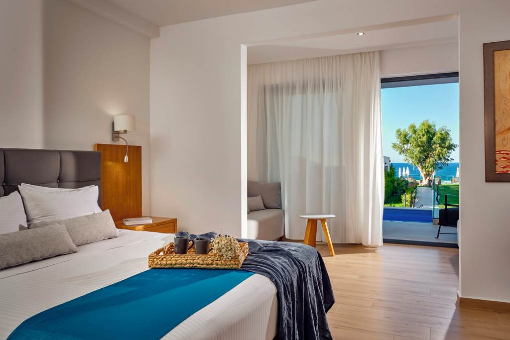 ZTH_83350_Cavo_Orient_Beach_Hotel_1221_01.jpg
