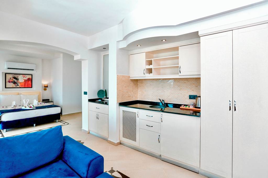 DLM_88641_Sertil_Deluxe_Tropical_Suites_1224_01.jpg
