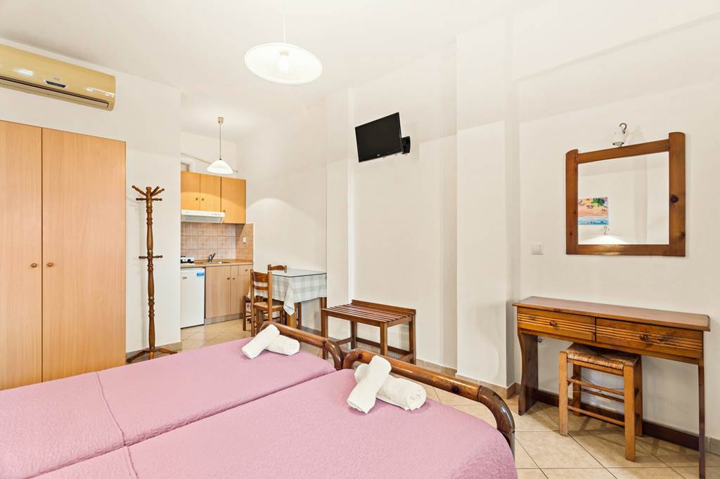 KLX_84197_Manivrahos_Studios_&_Apartments_0822_07.jpg