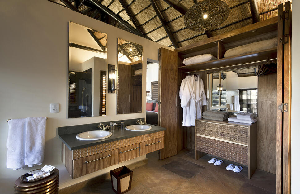 Tshukudu-Bush-Lodge-5.jpg