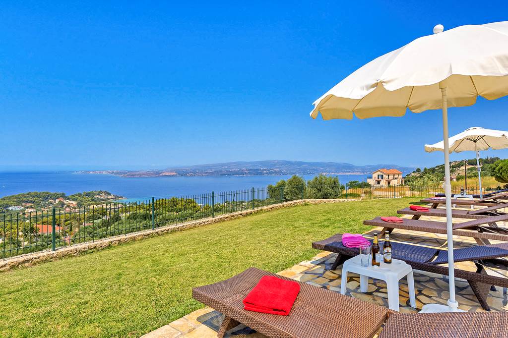 EFL_75470_Villa_Argostoli_Bay_0317_06.jpg