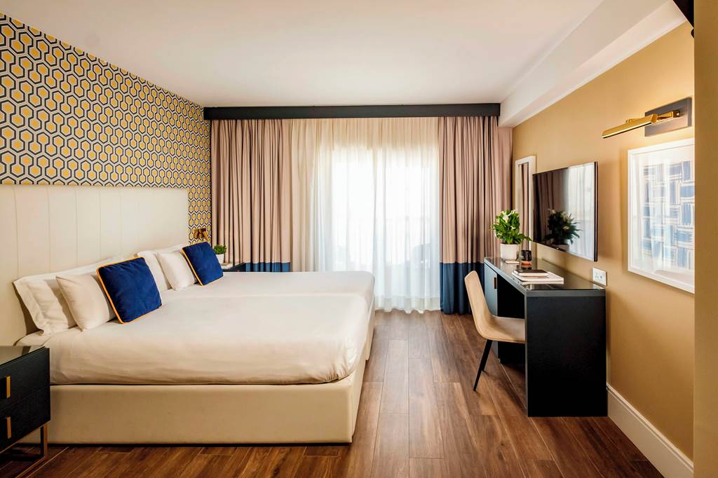 MLA_73648_115_The_Strand_Hotel_&_Suites_1222_01.jpg