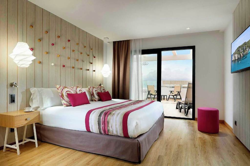 IBZ_72616_Grand_Palladium_White_Island_Resort_&_Spa_0125_01.jpg