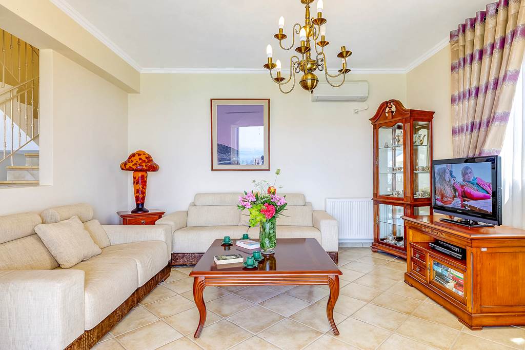 EFL_75470_Villa_Argostoli_Bay_0317_09.jpg