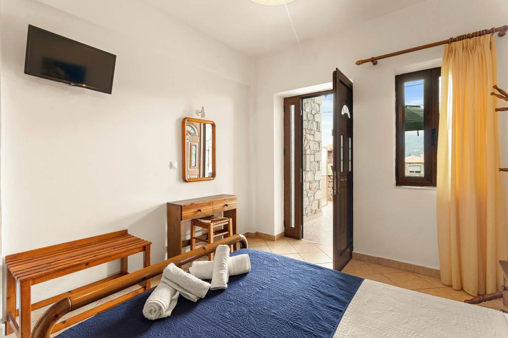 KLX_84197_Manivrahos_Studios_&_Apartments_0822_02.jpg