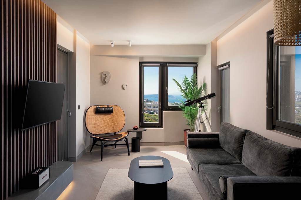 JTR_88552_Apikia_Santorini_Suites_1024_02.jpg