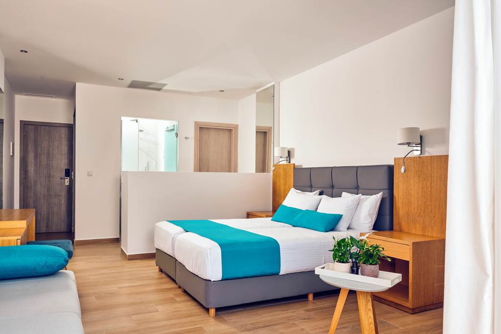 ZTH_83350_Cavo_Orient_Beach_Hotel_0922_01.jpg