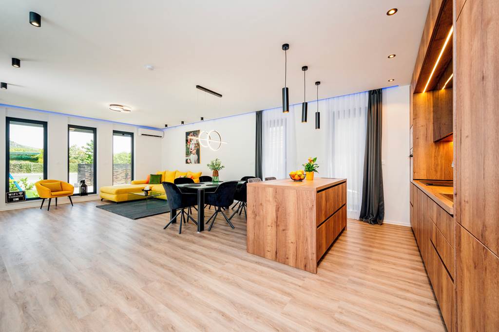 SPU_87876_Villa_Black_Coral_0724_08.jpg