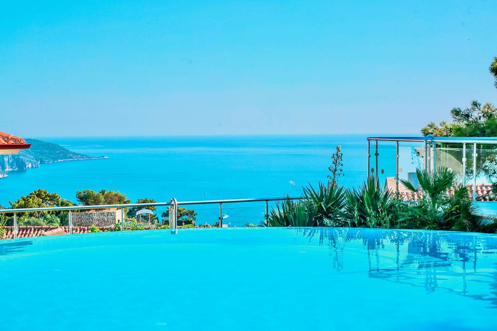 DLM_88641_Sertil_Deluxe_Tropical_Suites_1224_03.jpg