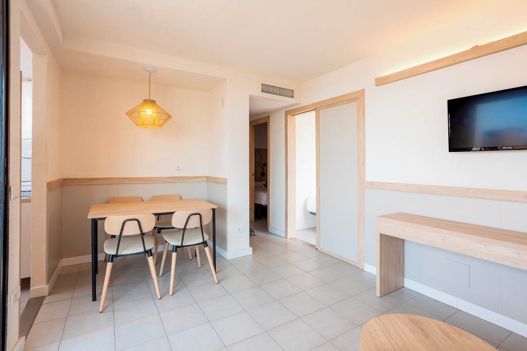 ALC_85143_Dynastic_Rooms_Apartments_1024_05.jpg