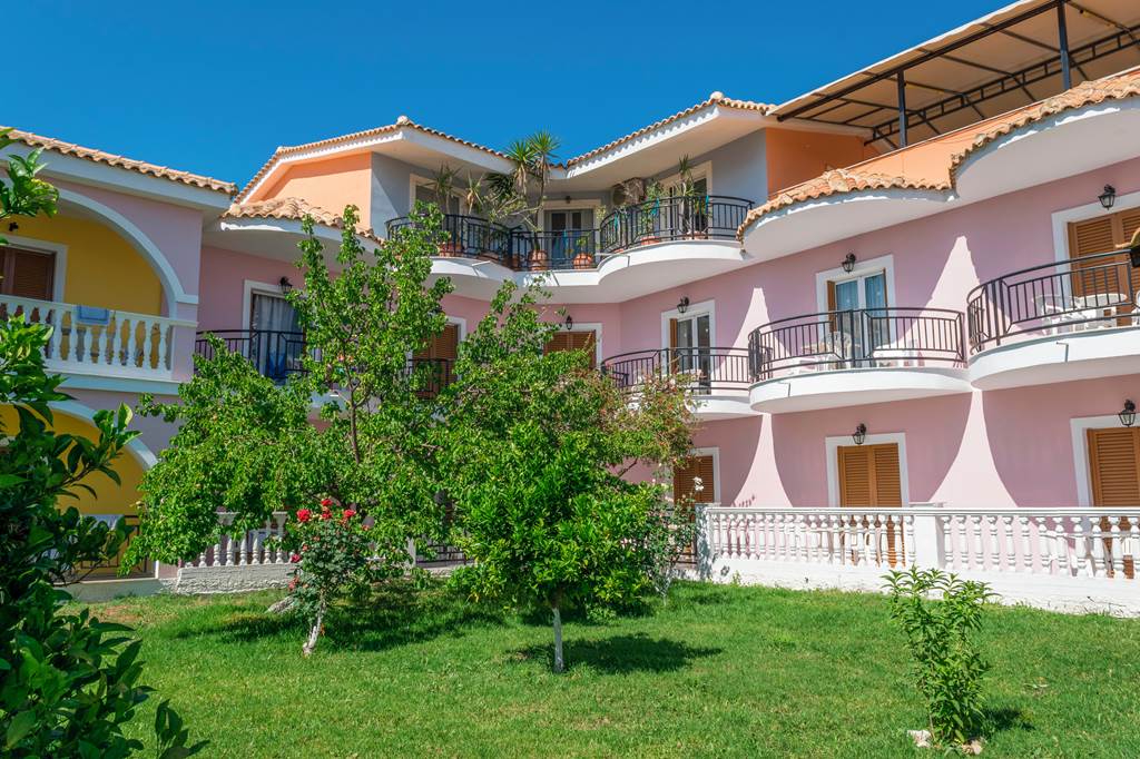 ZTH_81235_Costas_Apartments_1019_14.jpg