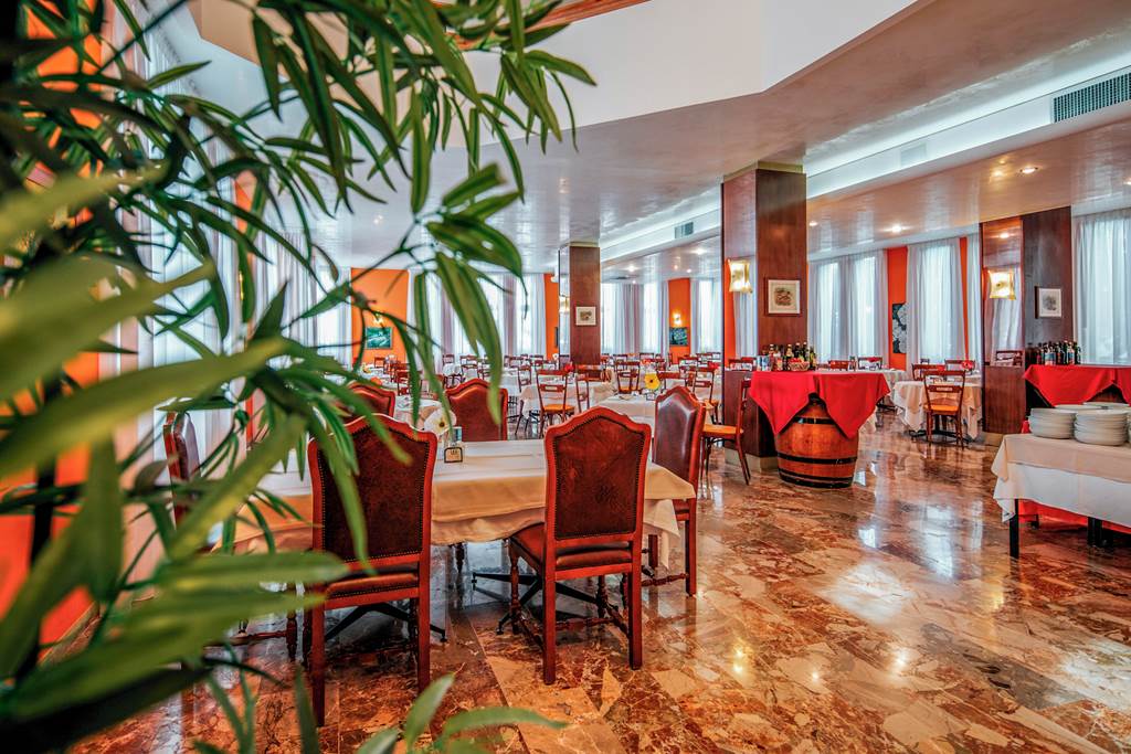 VCE_88370_Hotel_Capitol_1124_07.jpg