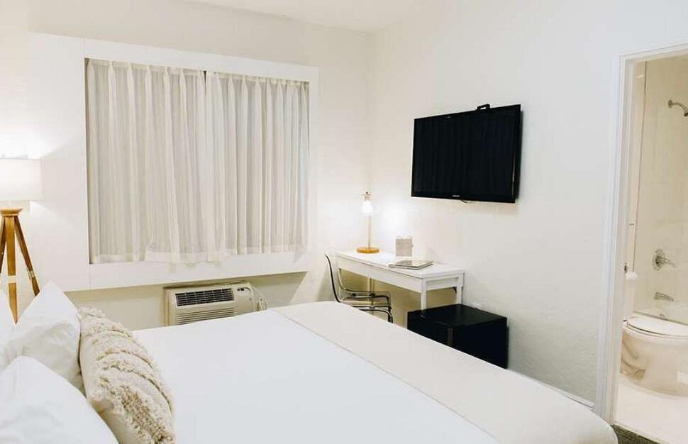 Crest-Hotel-12.jpg