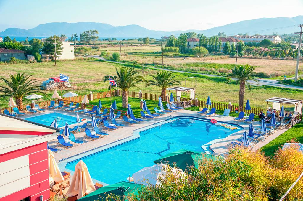 ZTH_81235_Costas_Apartments_1019_02.jpg