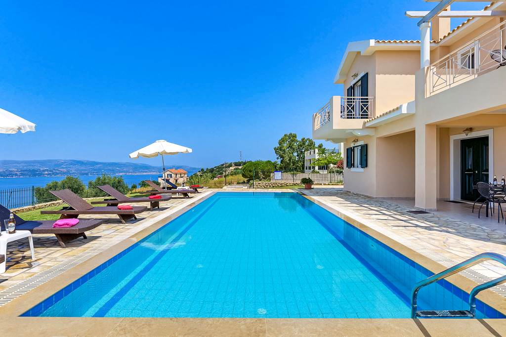 EFL_75470_Villa_Argostoli_Bay_0317_02.jpg
