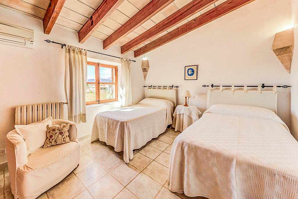 PMI_88609_Villa_Can_Seguinot_Mercer_1224_03.jpg