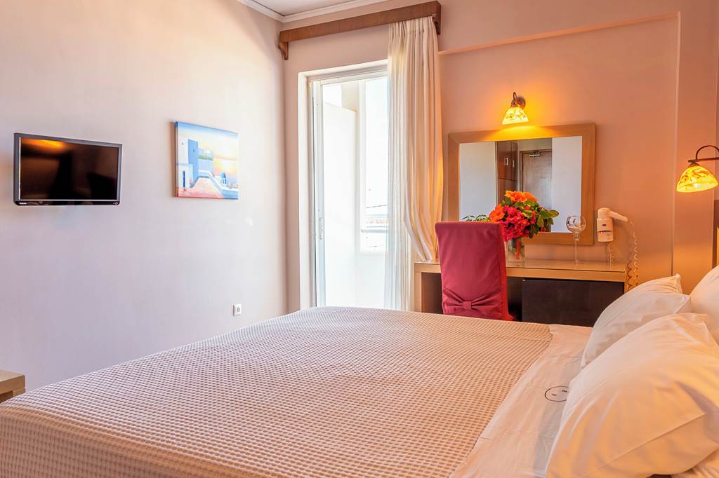 KLX_82542_Kyparissia_Beach_Hotel_1121_03.jpg