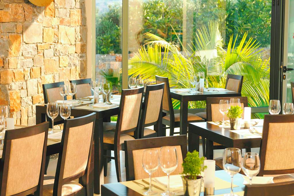 HER_70935_Angela_Suites_Boutique_Hotel_0219_06.jpg
