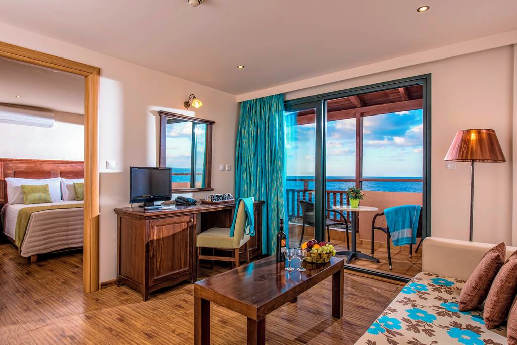 HER_83147_Koutrakis_Suites_0721_02.jpg