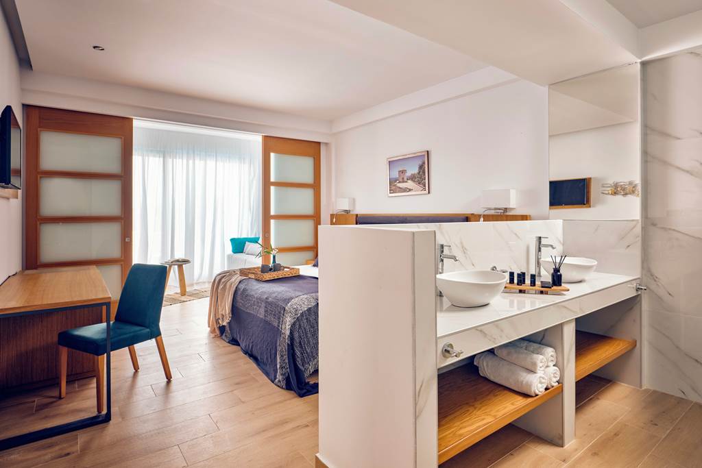 ZTH_83350_Cavo_Orient_Beach_Hotel_0922_68.jpg