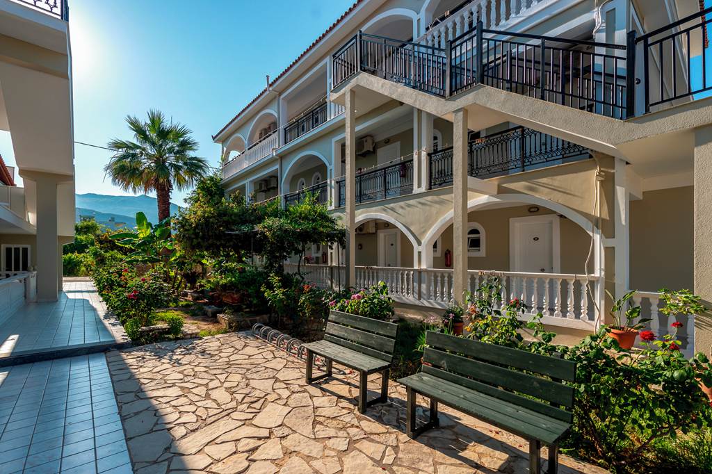 ZTH_82623_Athina_Apartments_Kalamaki_0724_01.jpg
