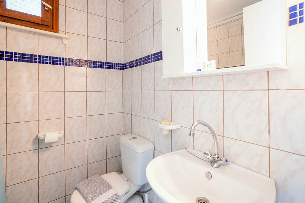 JSI_81255_Thanos_Studios_&_Apartments_1021_22.jpg