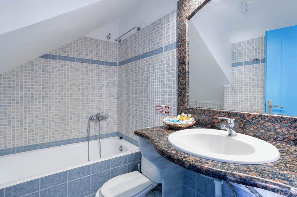 JTR_83209_Perissa_Bay_Hotel_1021_17.jpg
