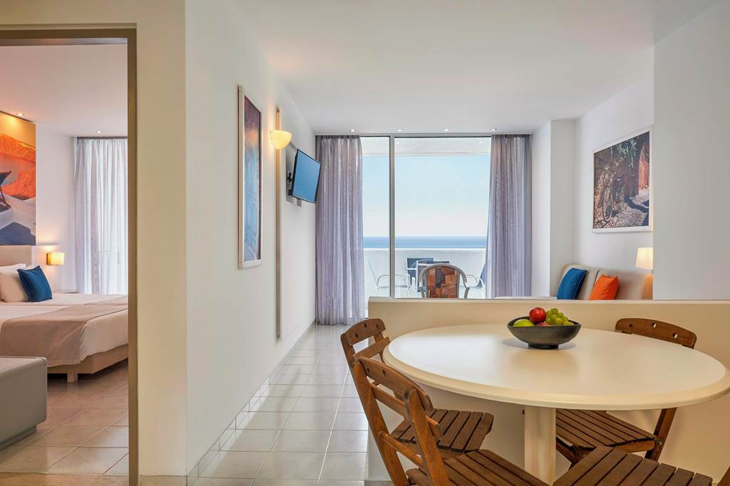 RHO_85772_Epsilon_Hotel_Apartments_0823_24.jpg