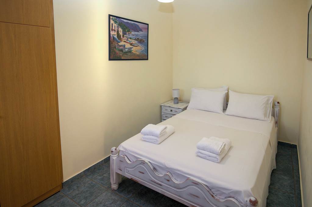 KLX_83884_Sunset_Studios_and_Apartments_0824_04.jpg