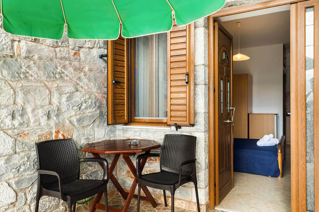 KLX_84197_Manivrahos_Studios_&_Apartments_0822_04.jpg